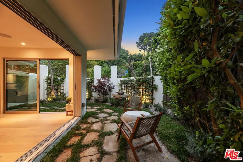 9451 Hidden Valley Place Beverly Hills, CA 90210