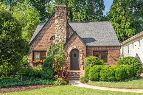 1119 University Drive NE