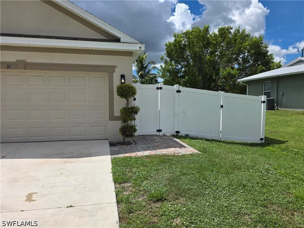 SE 5th Place Cape Coral, FL 33990