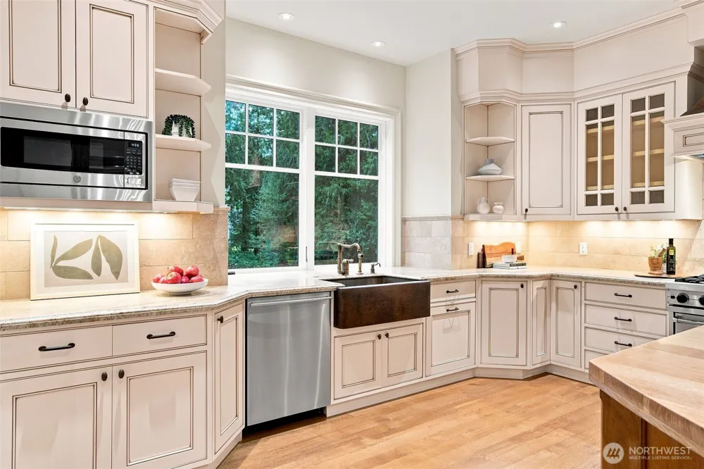 24950 SE Old Black Nugget Road Issaquah, WA 98029