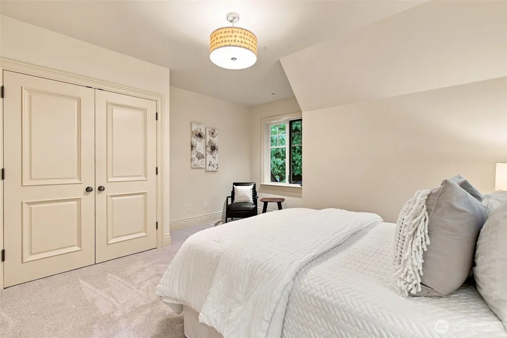 24950 SE Old Black Nugget Road Issaquah, WA 98029