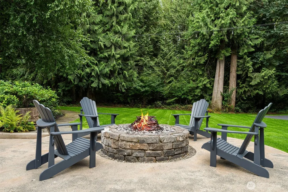 24950 SE Old Black Nugget Road Issaquah, WA 98029