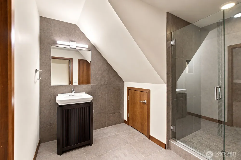 24950 SE Old Black Nugget Road Issaquah, WA 98029