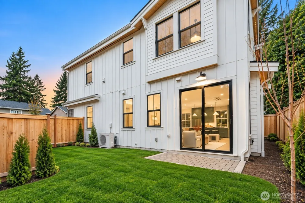 10612 NE 54th Lane Kirkland, WA 98033