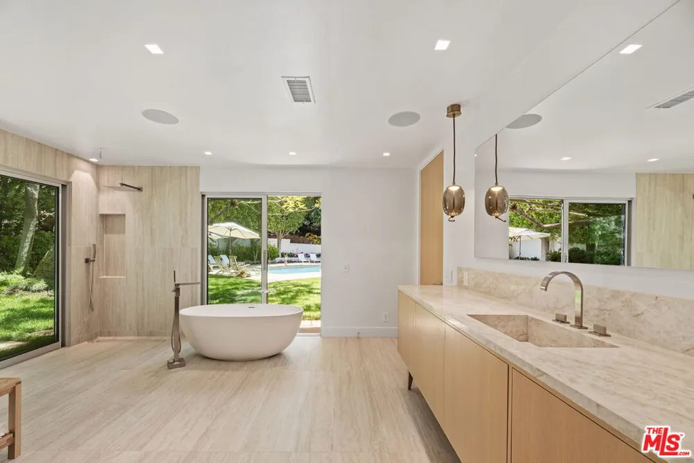 9451 Hidden Valley Place Beverly Hills, CA 90210