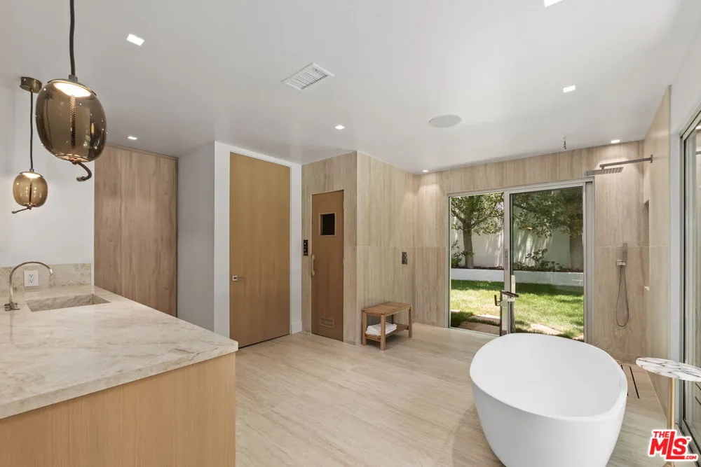 9451 Hidden Valley Place Beverly Hills, CA 90210