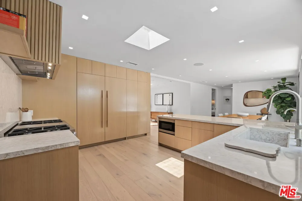 9451 Hidden Valley Place Beverly Hills, CA 90210