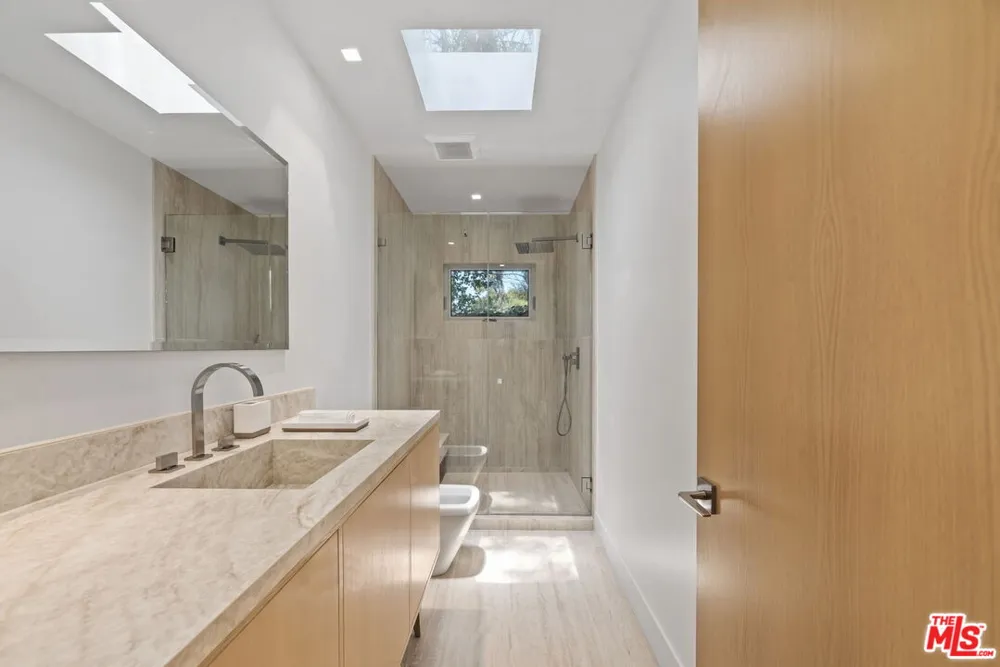 9451 Hidden Valley Place Beverly Hills, CA 90210