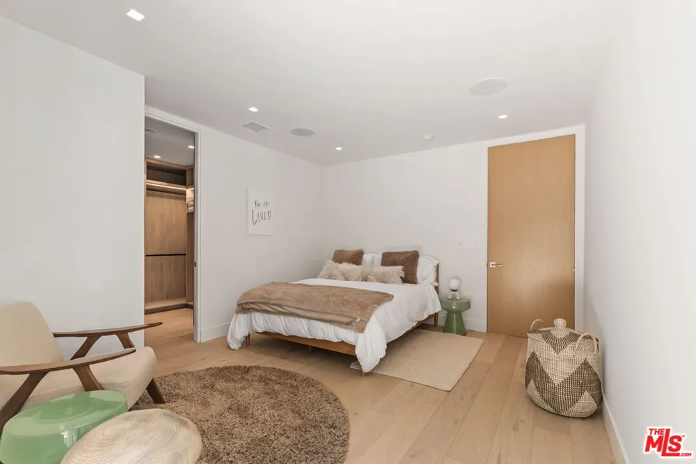 9451 Hidden Valley Place Beverly Hills, CA 90210