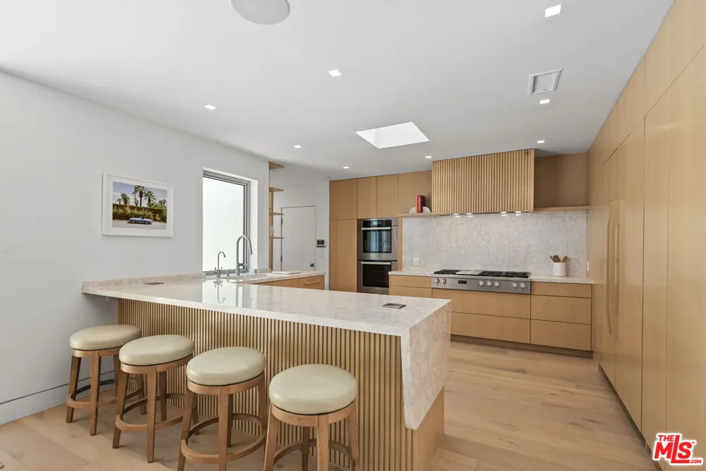 9451 Hidden Valley Place Beverly Hills, CA 90210