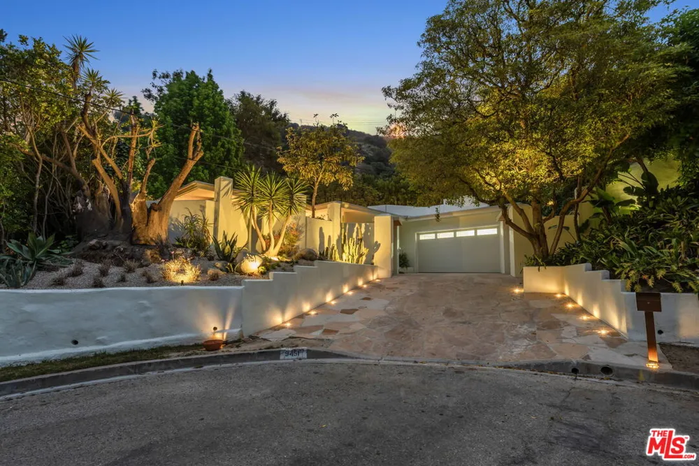 9451 Hidden Valley Place Beverly Hills, CA 90210
