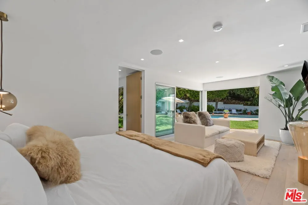 9451 Hidden Valley Place Beverly Hills, CA 90210