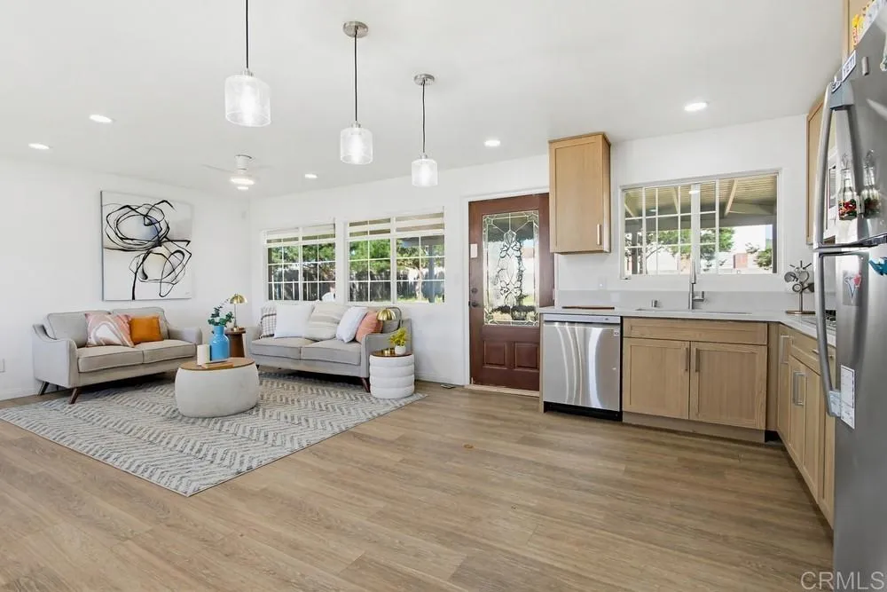 9462 Doheny Road Santee, CA 92071