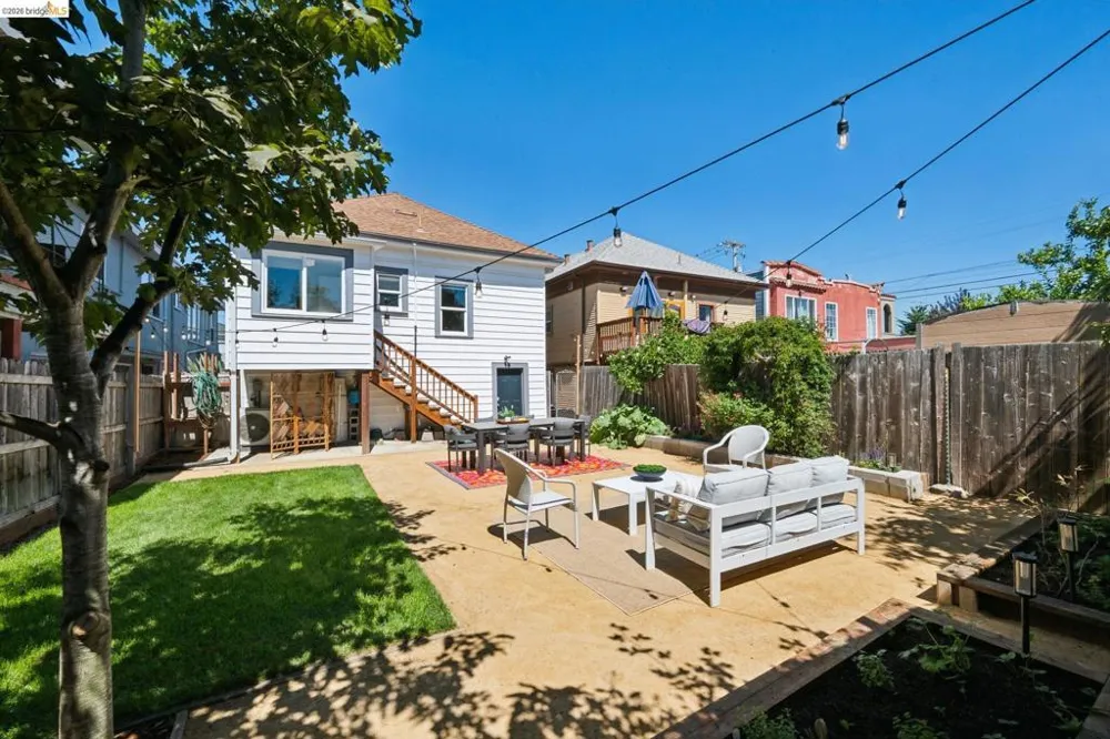 1161 61St St Oakland, CA 94608