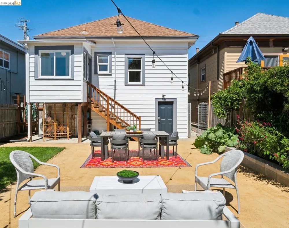 1161 61St St Oakland, CA 94608