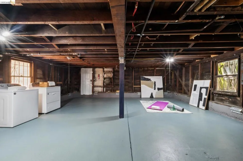 1161 61St St Oakland, CA 94608