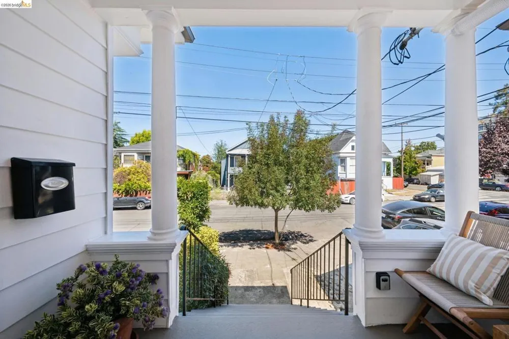 1161 61St St Oakland, CA 94608
