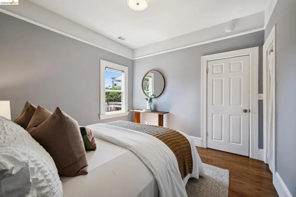 1161 61St St Oakland, CA 94608