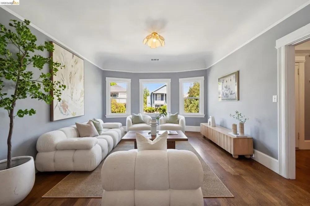 1161 61St St Oakland, CA 94608