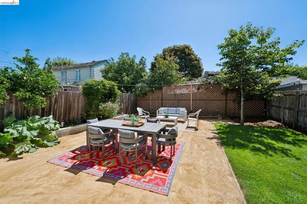 1161 61St St Oakland, CA 94608