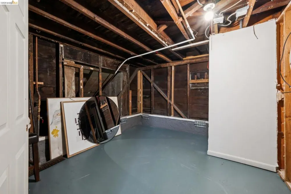 1161 61St St Oakland, CA 94608