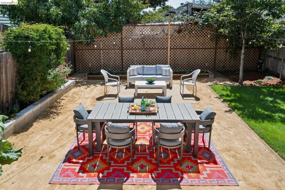 1161 61St St Oakland, CA 94608