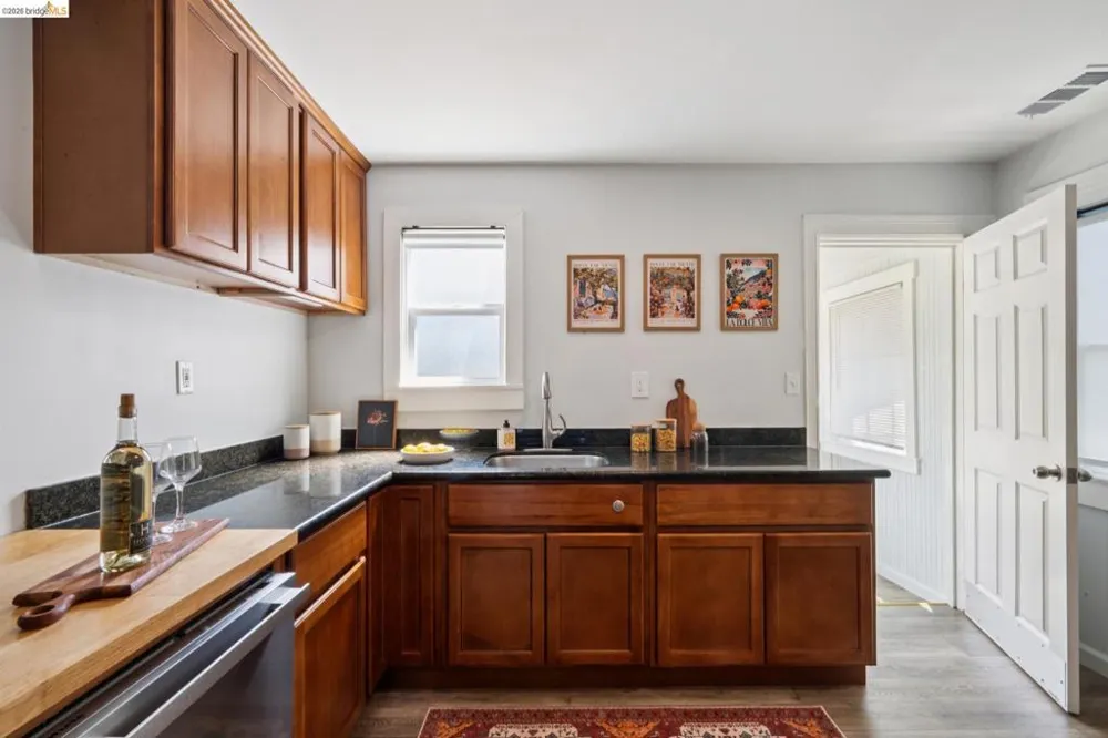 1161 61St St Oakland, CA 94608