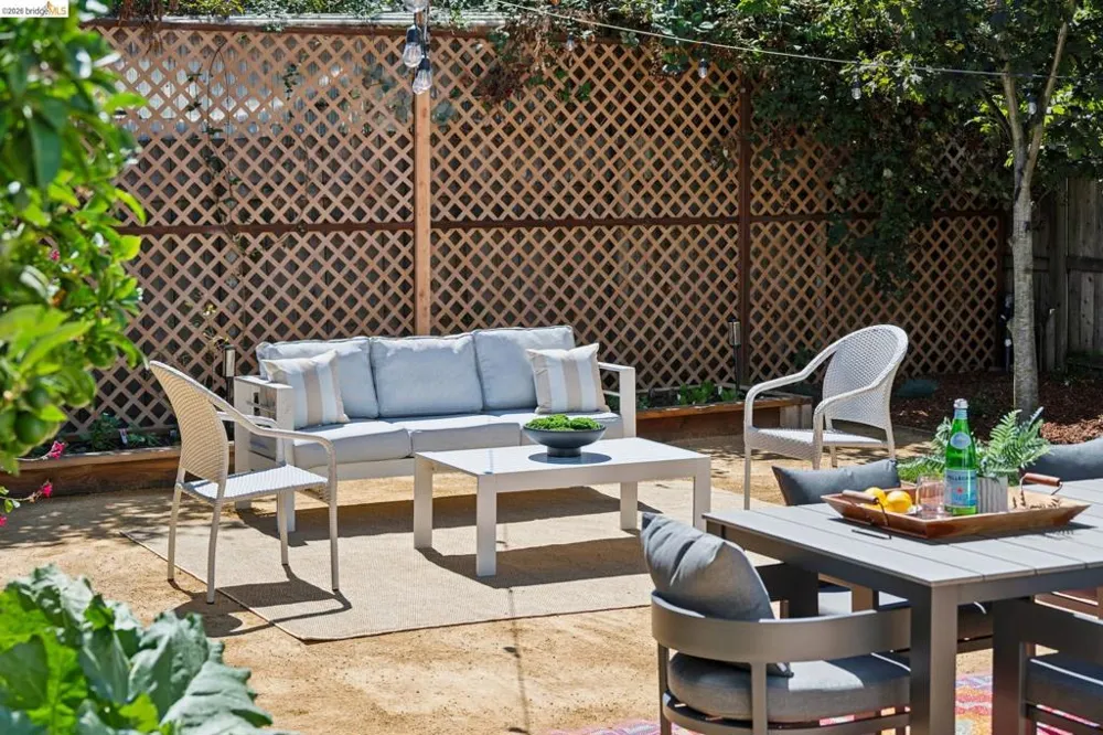 1161 61St St Oakland, CA 94608