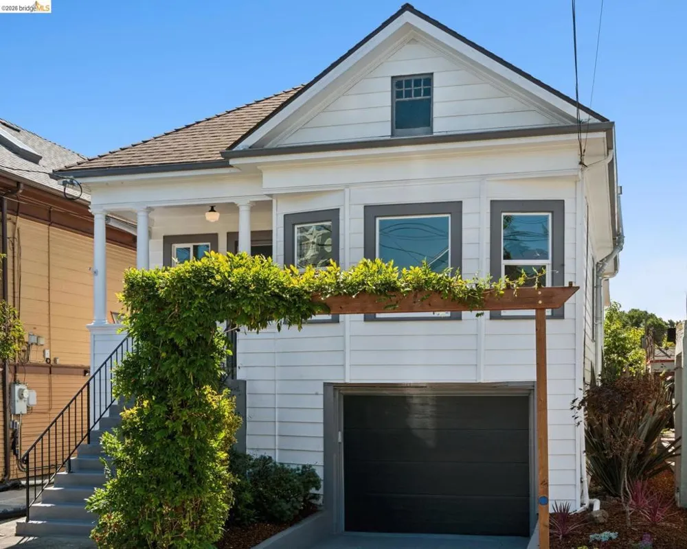 1161 61St St Oakland, CA 94608