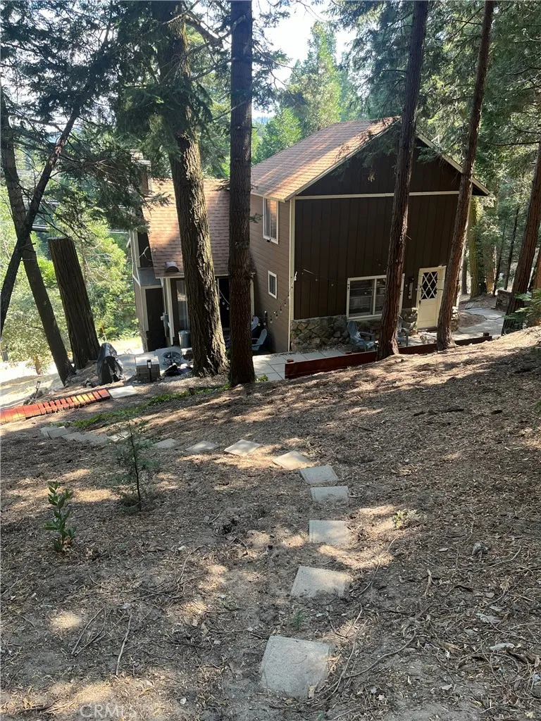 404 Mozumdar Cedarpines Park, CA 92322