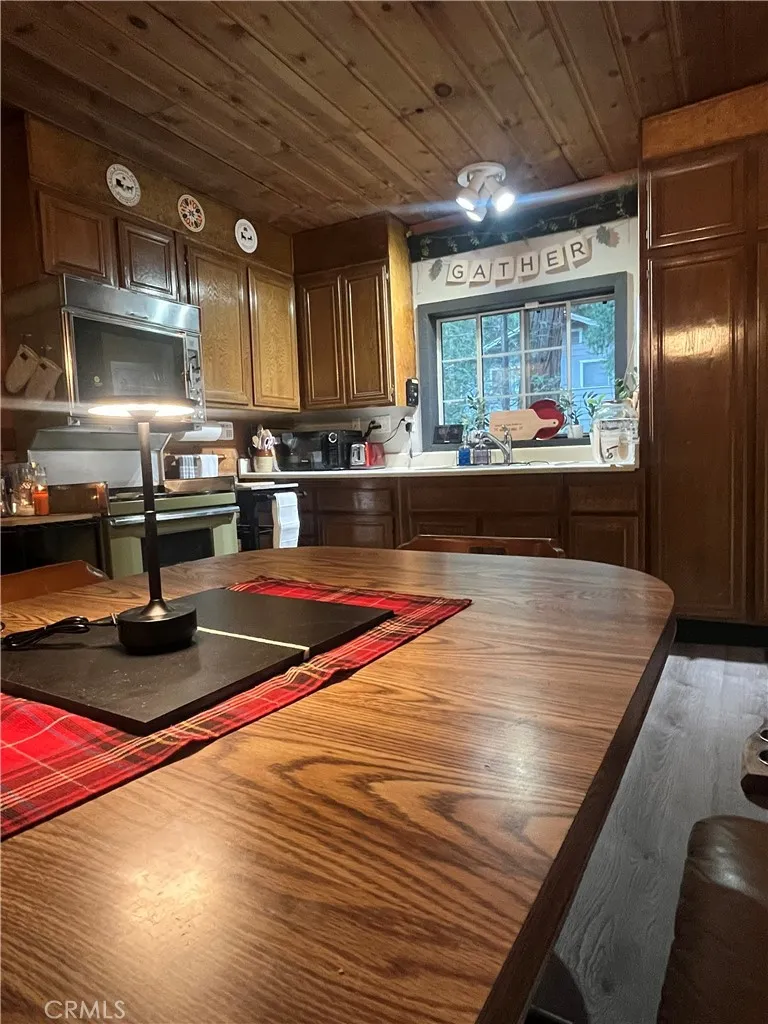 404 Mozumdar Cedarpines Park, CA 92322