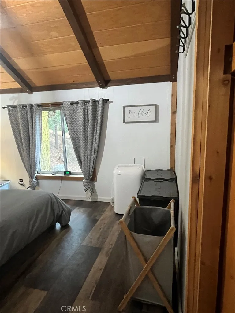 404 Mozumdar Cedarpines Park, CA 92322