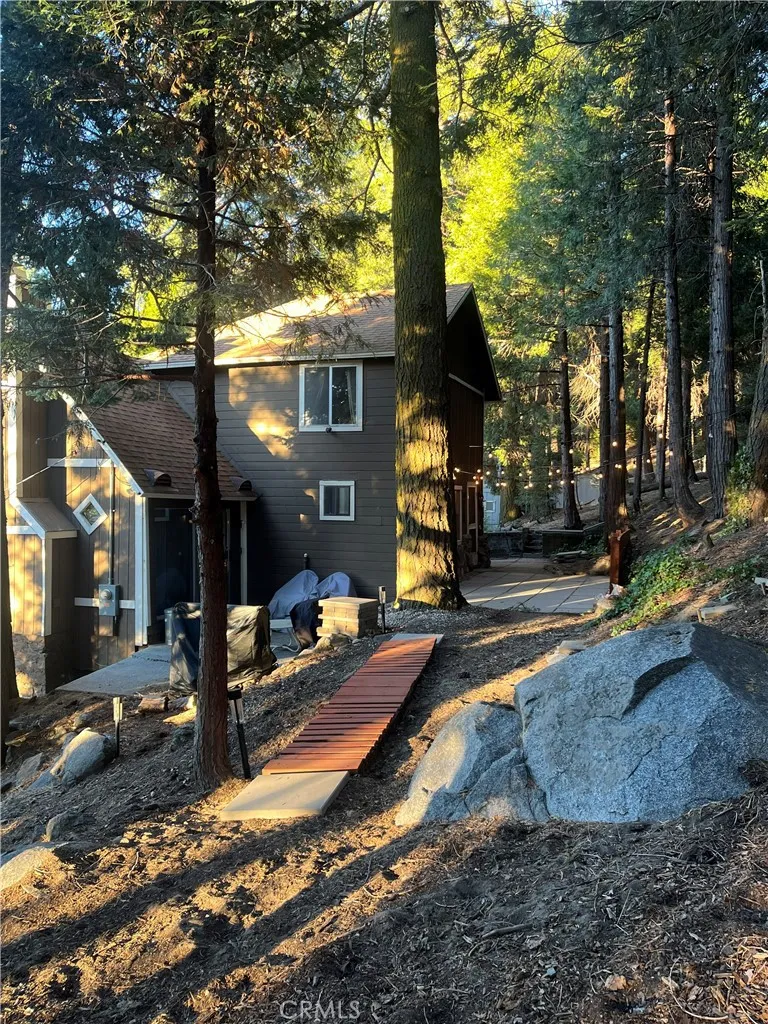 404 Mozumdar Cedarpines Park, CA 92322