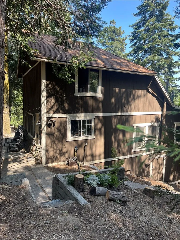 404 Mozumdar Cedarpines Park, CA 92322