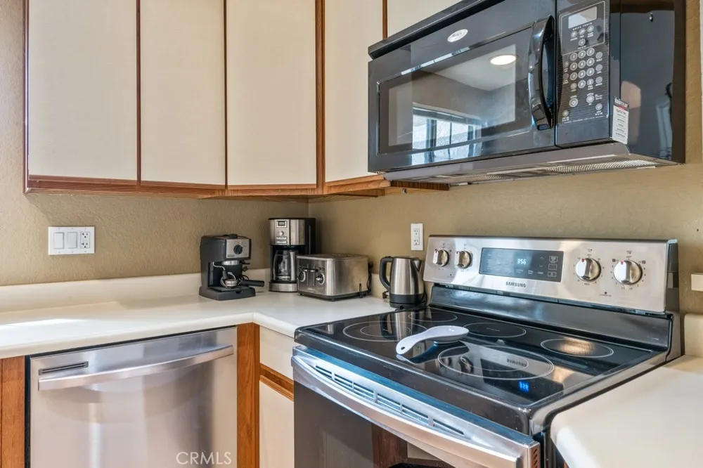 2700 Lawrence Crossley Road #9 Palm Springs, CA 92264