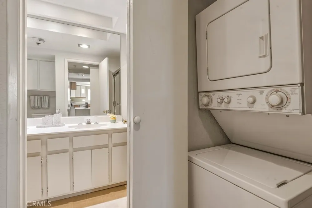 2700 Lawrence Crossley Road #9 Palm Springs, CA 92264