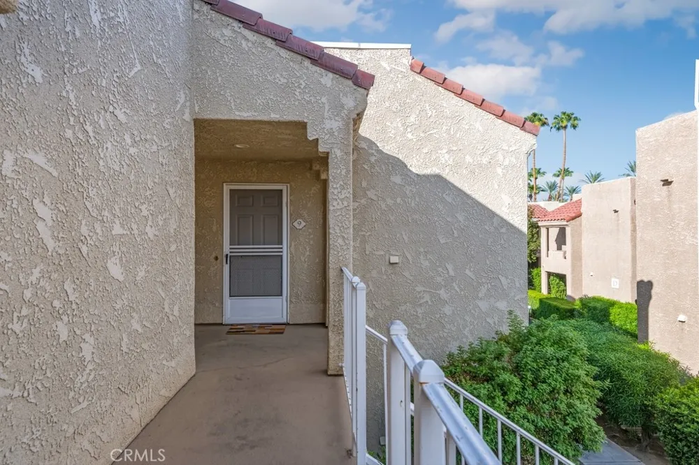 2700 Lawrence Crossley Road #9 Palm Springs, CA 92264