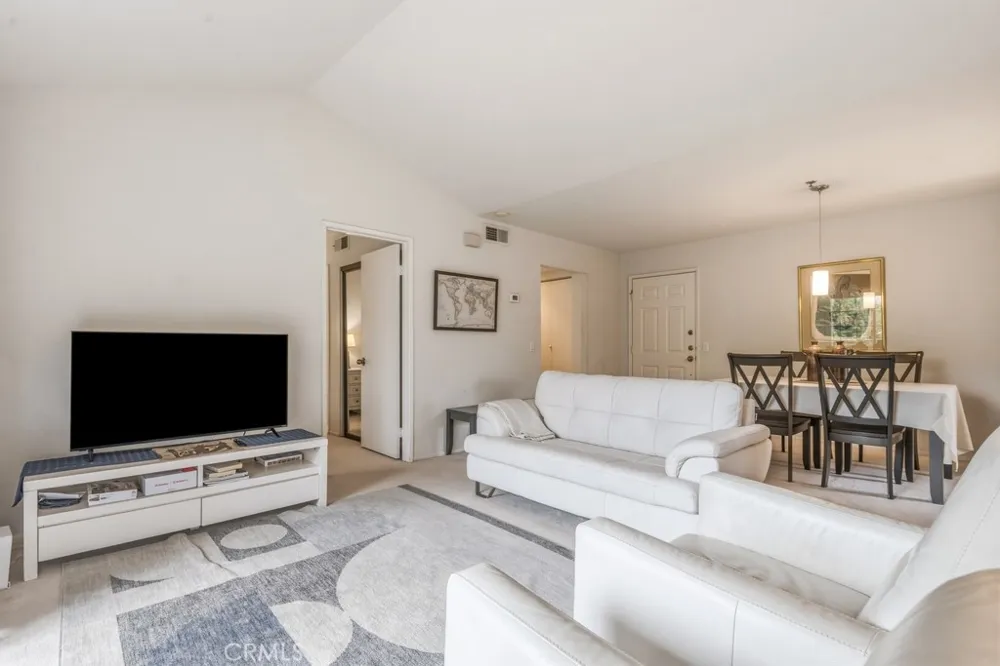 2700 Lawrence Crossley Road #9 Palm Springs, CA 92264