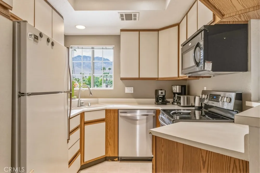 2700 Lawrence Crossley Road #9 Palm Springs, CA 92264