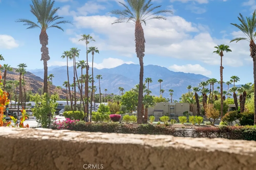 2700 Lawrence Crossley Road #9 Palm Springs, CA 92264