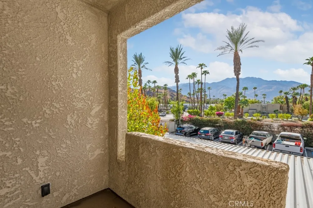 2700 Lawrence Crossley Road #9 Palm Springs, CA 92264