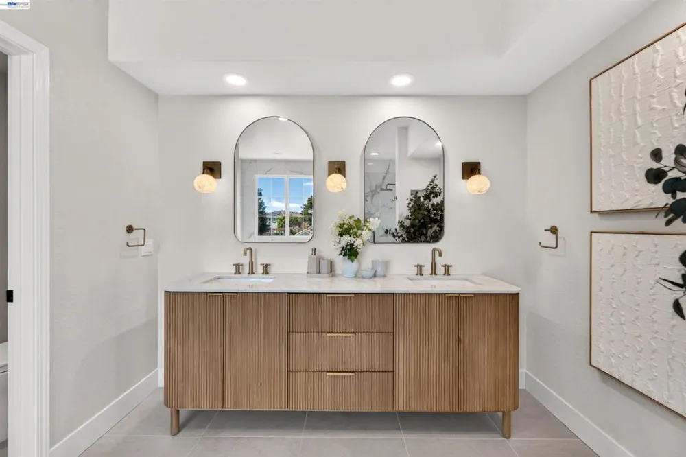 5518 Alvelais Dr Union City, CA 94587