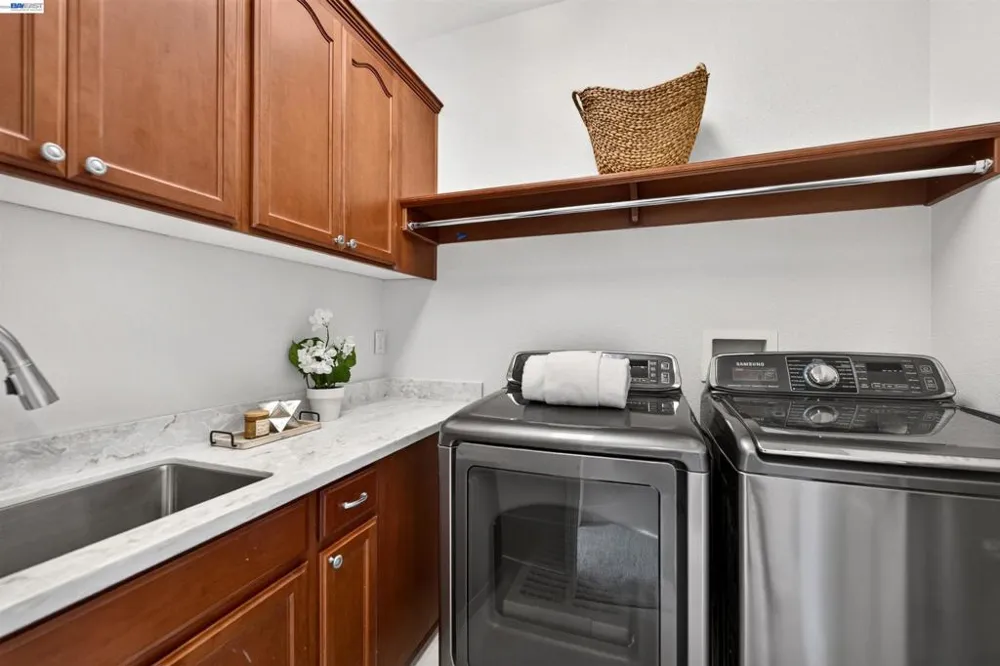 5518 Alvelais Dr Union City, CA 94587