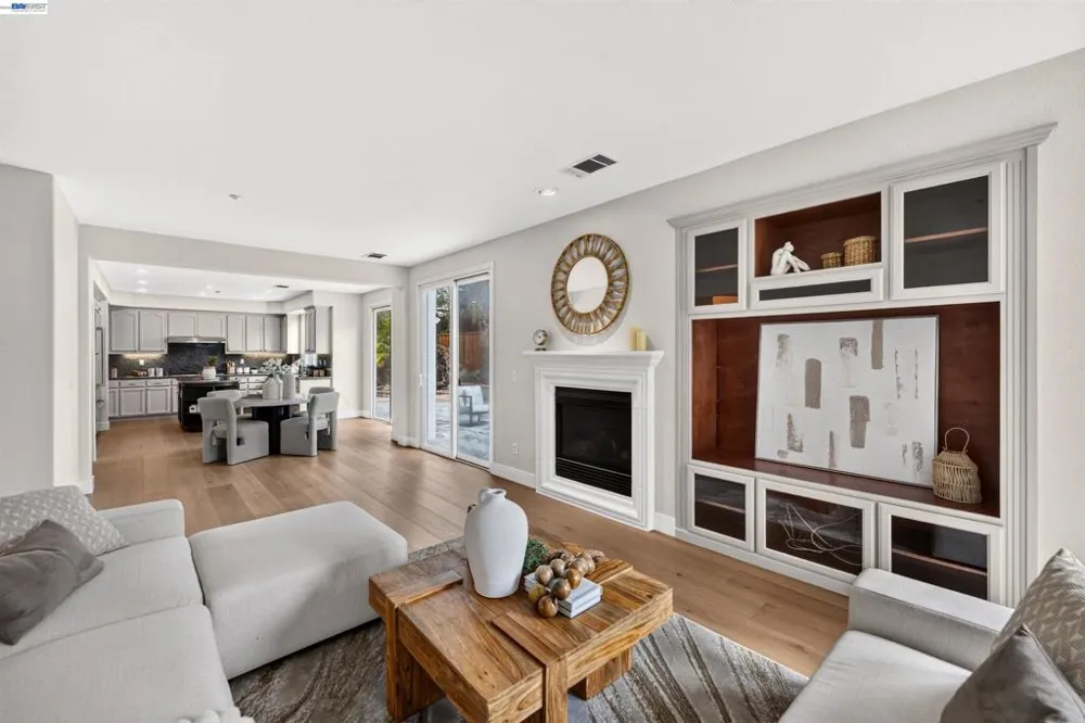 5518 Alvelais Dr Union City, CA 94587