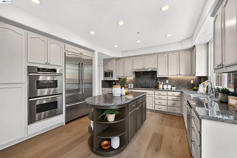 5518 Alvelais Dr Union City, CA 94587