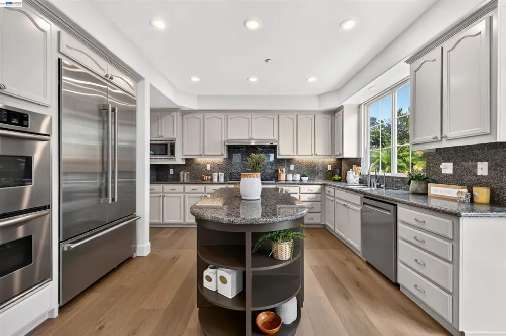 5518 Alvelais Dr Union City, CA 94587