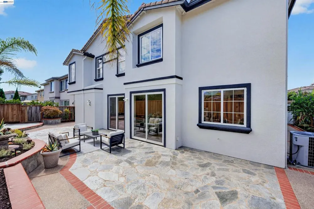 5518 Alvelais Dr Union City, CA 94587
