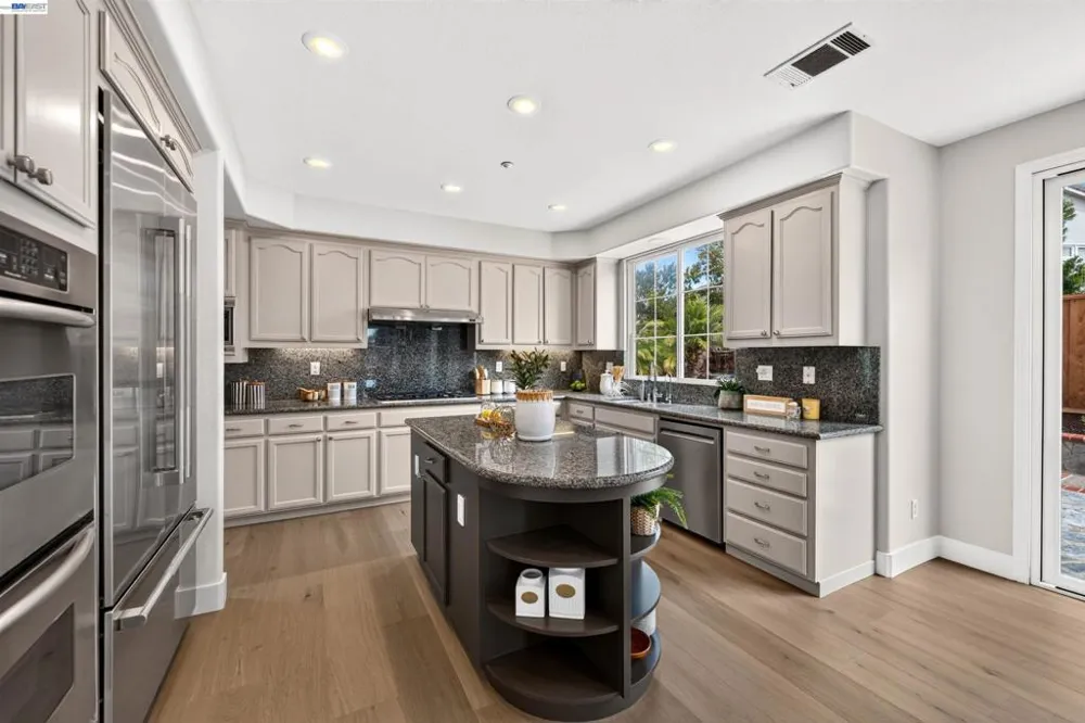 5518 Alvelais Dr Union City, CA 94587