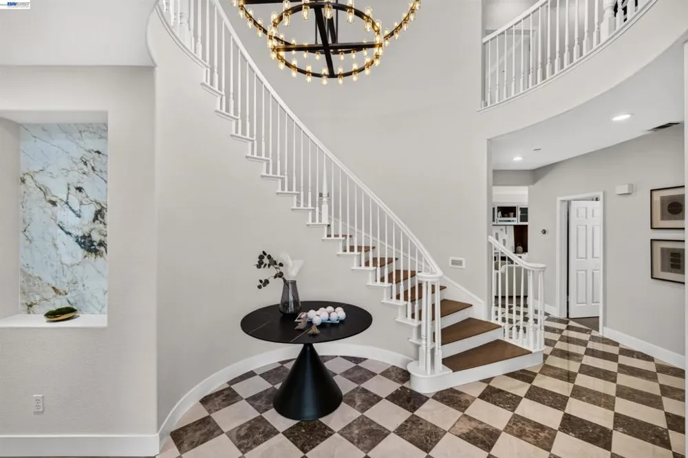 5518 Alvelais Dr Union City, CA 94587