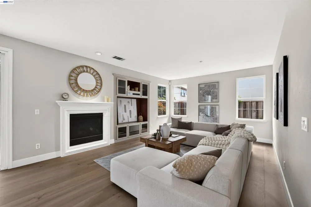 5518 Alvelais Dr Union City, CA 94587